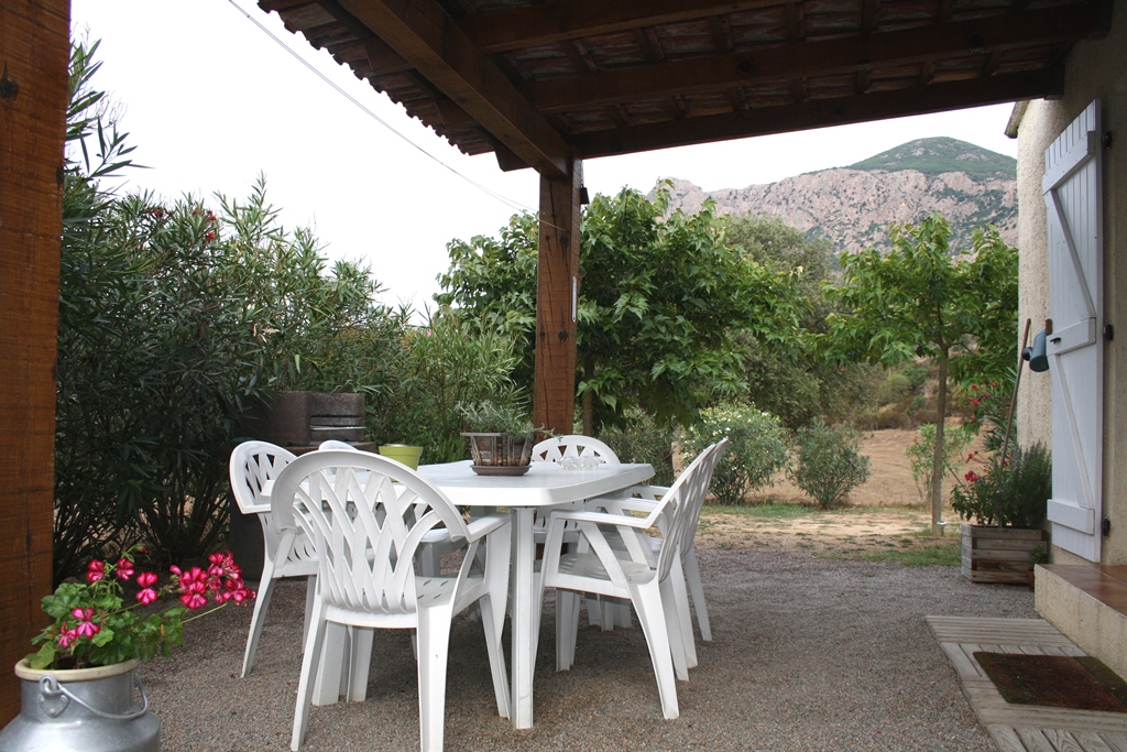 G�te rural � Sarrola Carcopino en Corse : terrasse
