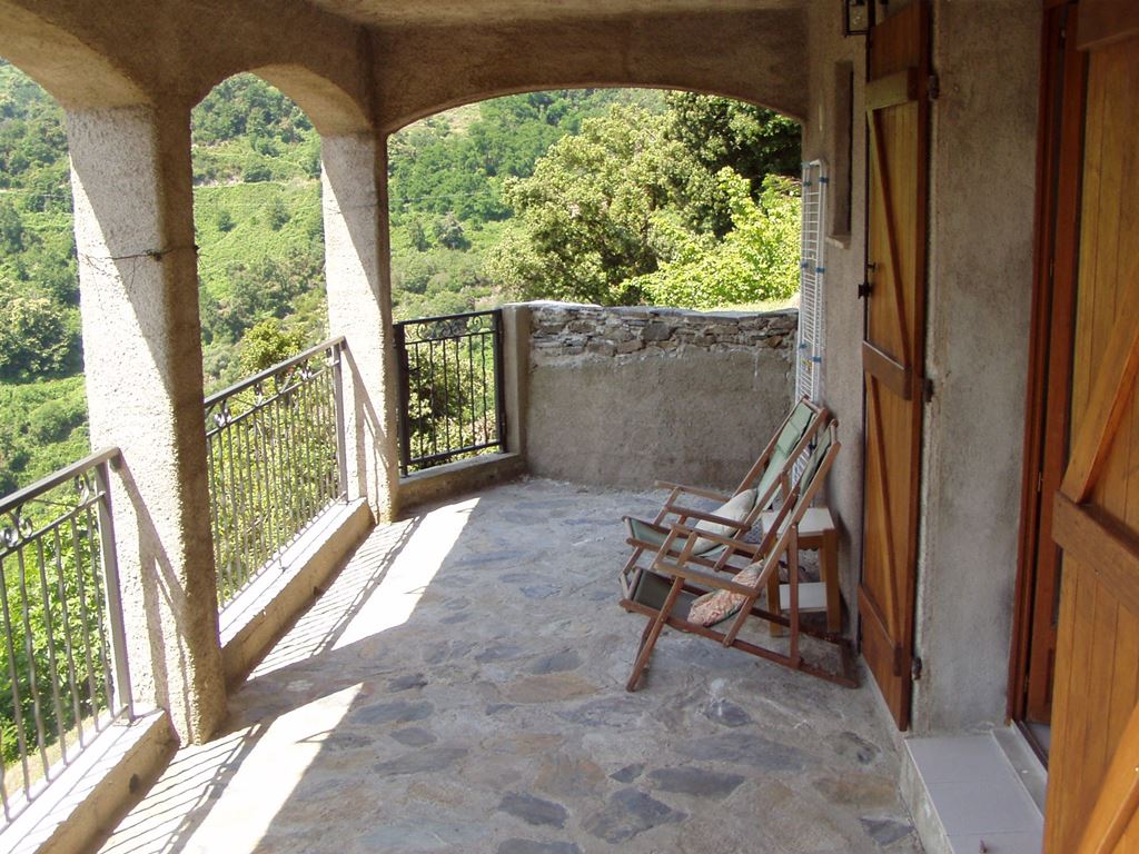 G�te rural � Taglio Isolaccio en Haute Corse: terrasse