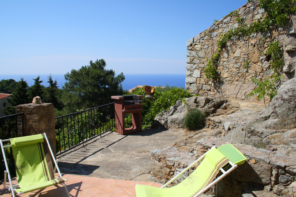 g�te rural � Corbara en Haute Corse : terrasse avec vue