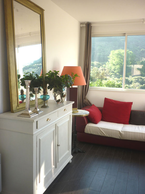 G�te rural � Sari d'Orcino en Corse: d�tail du salon