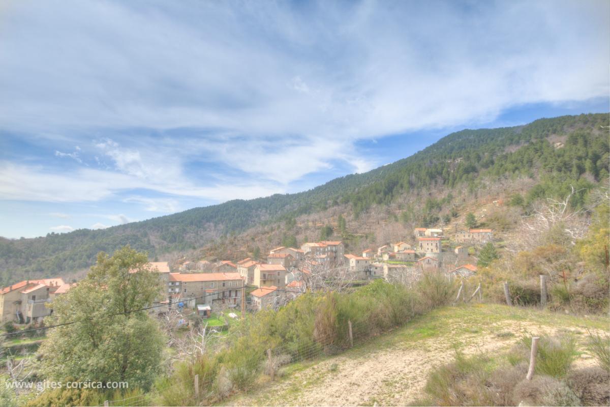 G�te rural � Tasso en Corse : chambre en mezzanine