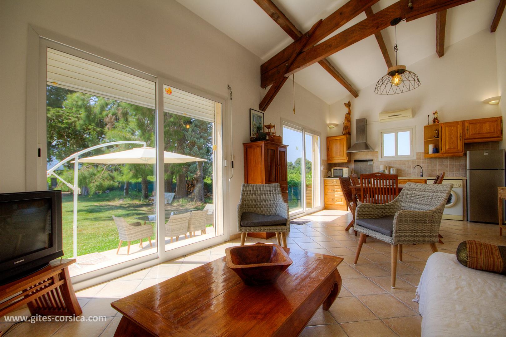 G�te rural 56123 � Querciolo en Haute Corse : la chambre avec un grand lit.