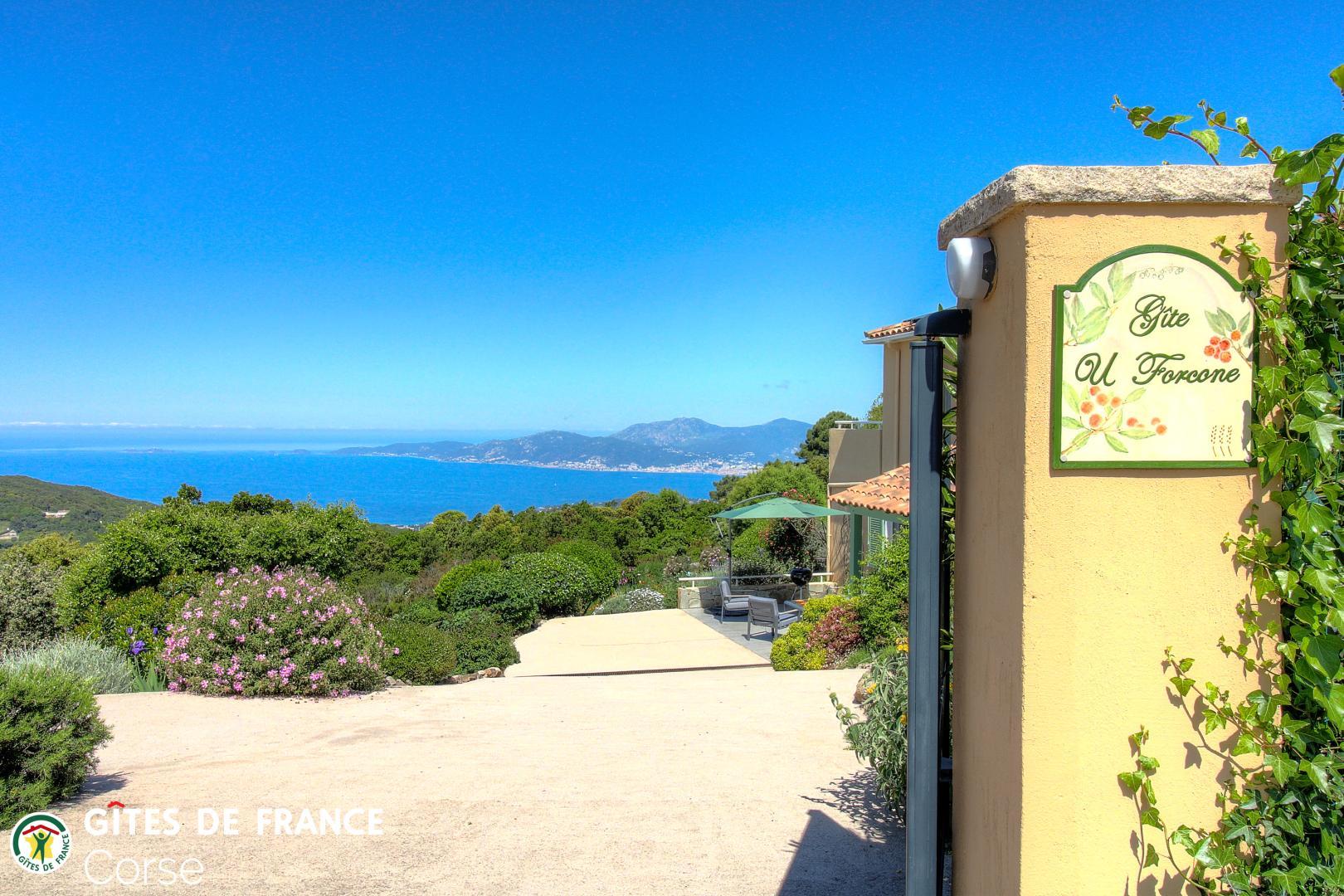 G�te rural � Bisinao en Corse : salle d'eau