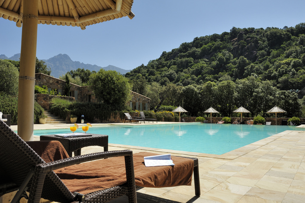 G�te � Serriera en Corse du Sud -20010 : piscine