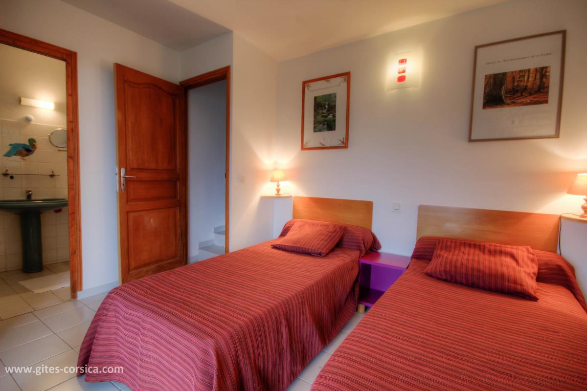 G�te rural � Taglio Isolaccio en Haute Corse : salle de bain