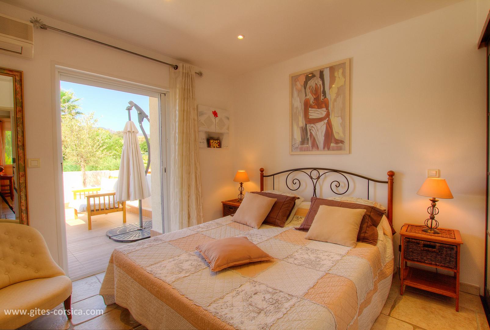 G�te rural � la Plaine de Peri en Corse : la piscine