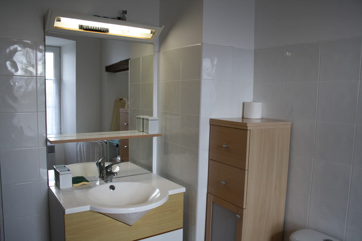 G�te rural � Quercitellu en Haute-Corse : salle de bain/wc