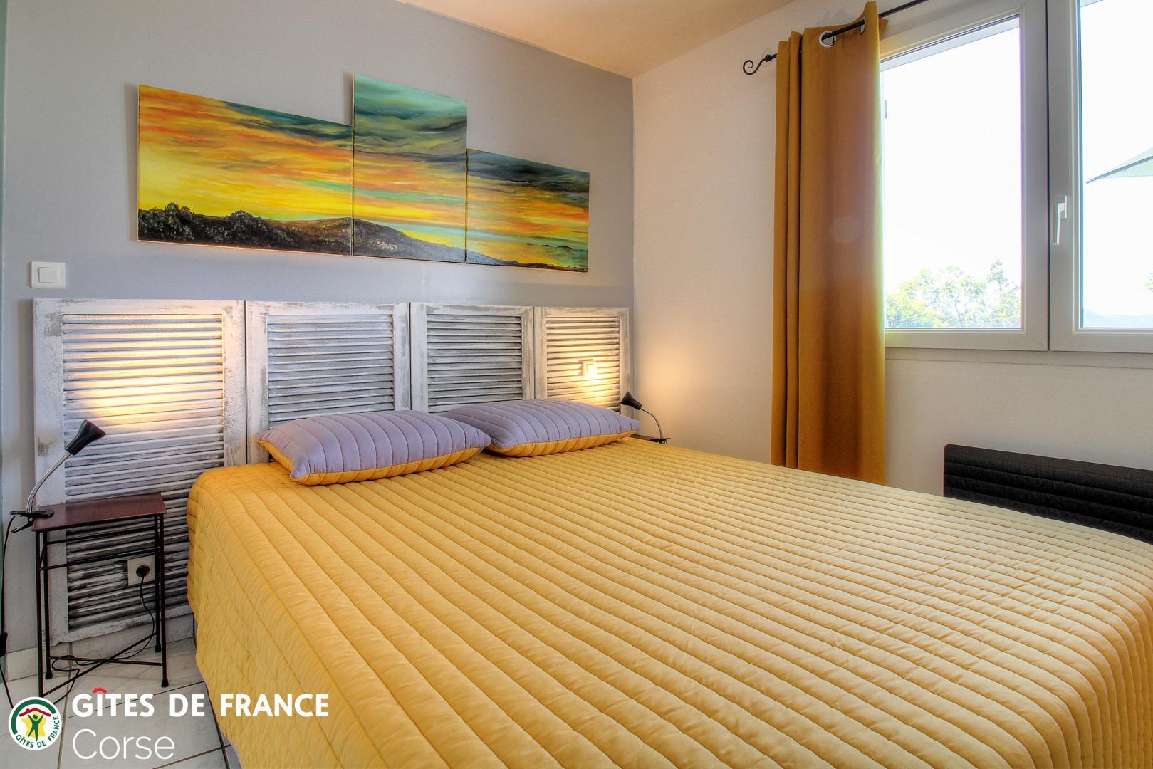 G�te rural � Bisinao en Corse : entr�e du terrain
