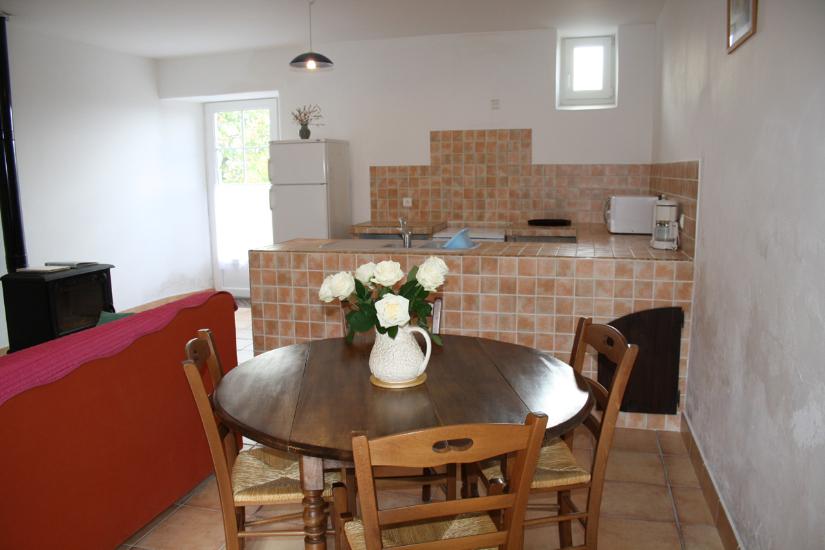 G�te rural � Quercitellu en Haute-Corse : la terrasse de 27 m�