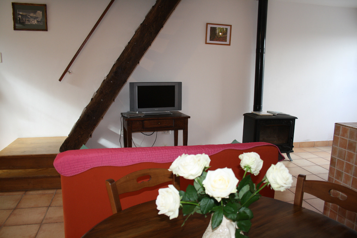 G�te rural � Quercitellu en Haute-Corse : la terrasse de 27 m�