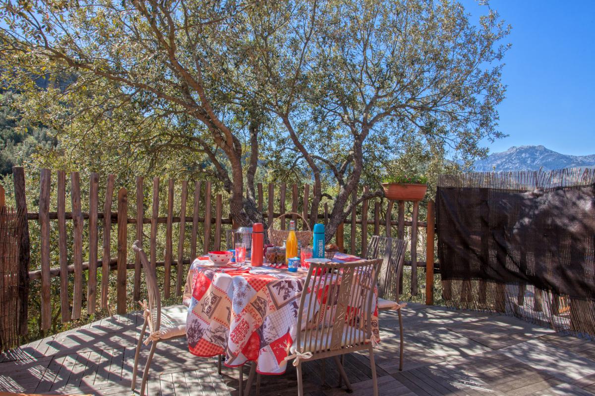 Cabane dans les arbres � Francardo en Haute-Corse : la terrasse