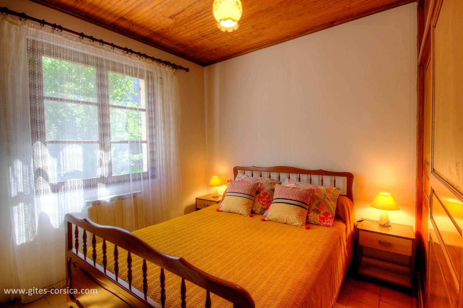 G�te rural � Castifao en haute-Corse : chambre