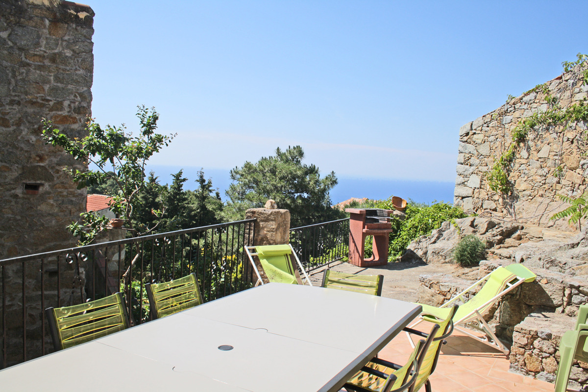 g�te rural � Corbara en Haute Corse : terrasse