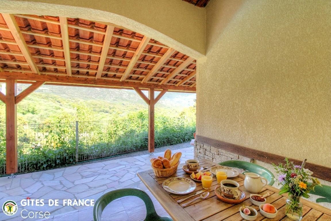 TERRASSE AVEC VUE SUR LE VILLAGE