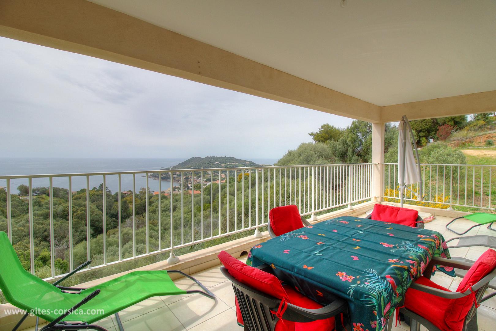 G�te rural � Tiuccia en Corse : s�jour/cuisine
