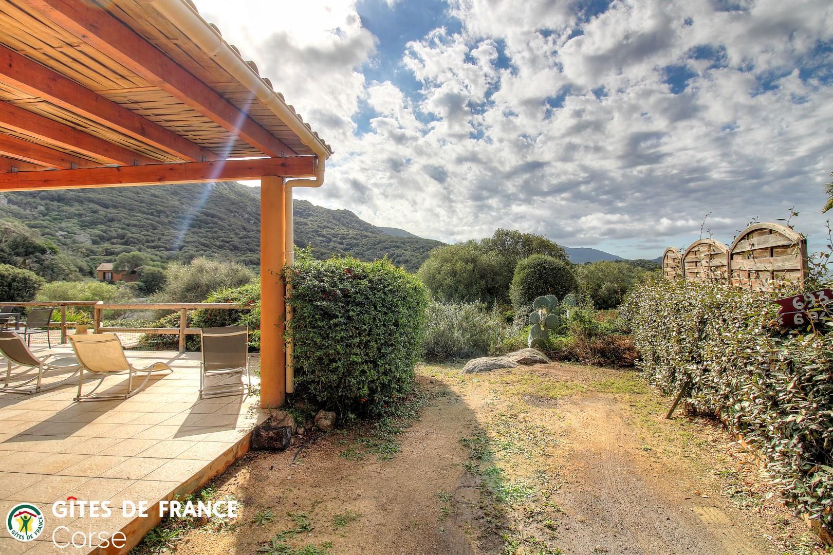 G�te rural � Propriano en Corse : cuisine/s�jour