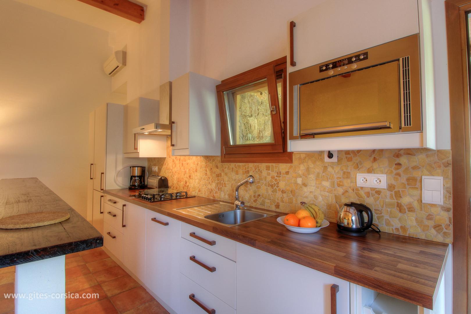 G�te � Serriera en Corse du Sud -20010 : cusine