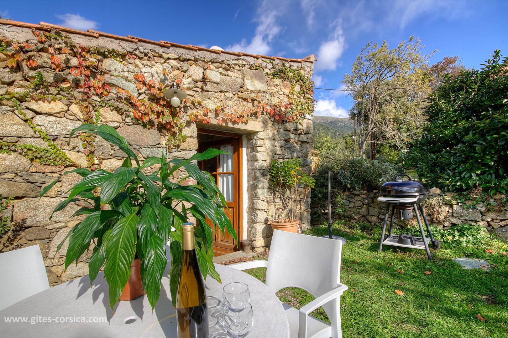 G�te rural � Pietralba en Haute-Corse : chambre