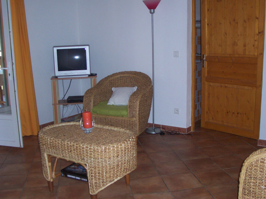 G�te rural � Figari en Corse-du-Sud : s�jour/cuisine