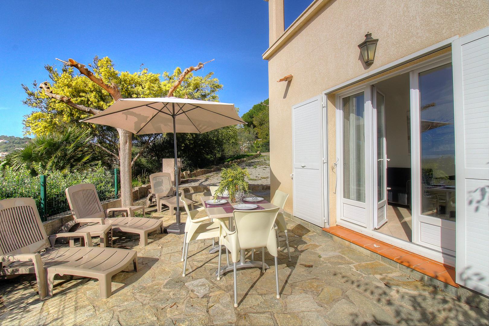 G�te rural � Tiuccia en Corse du Sud 14173 : cot� cuisine