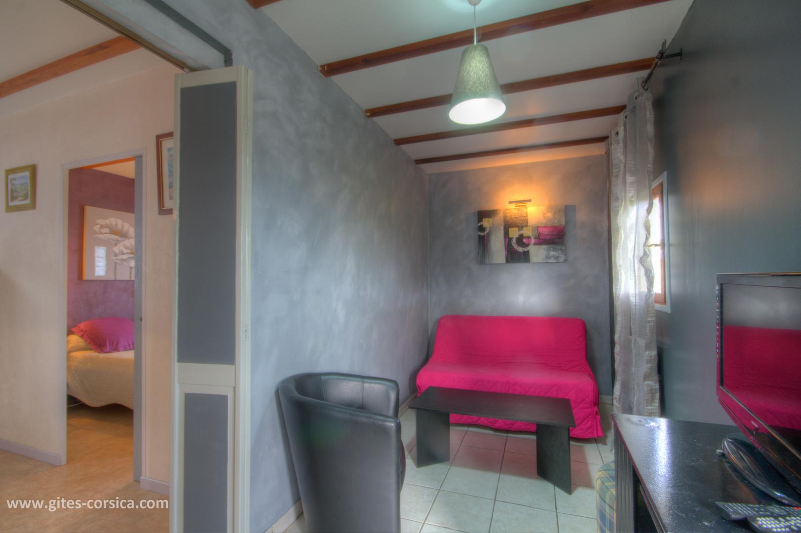 G�te rural � Ventiseri en Corse : s�jour/cuisine