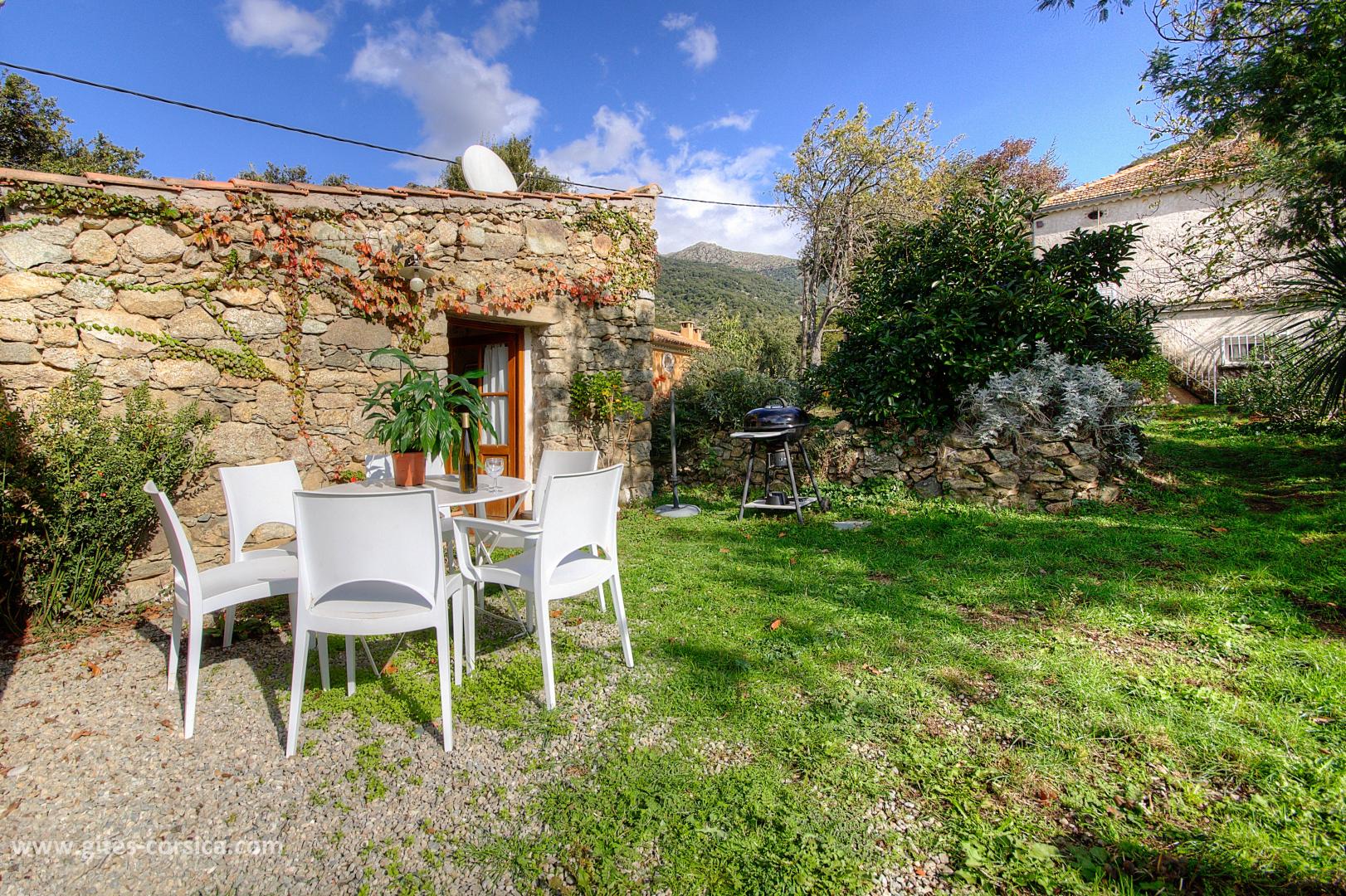 G�te rural � Pietralba en Haute-Corse : chambre