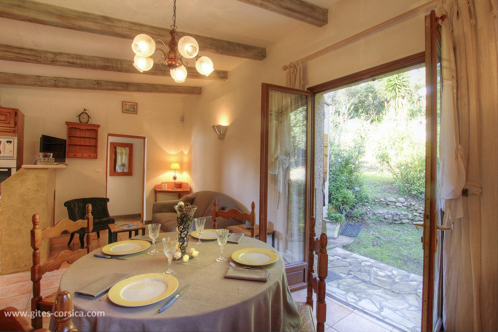 G�te rural � Olmeto en Corse: espace repas