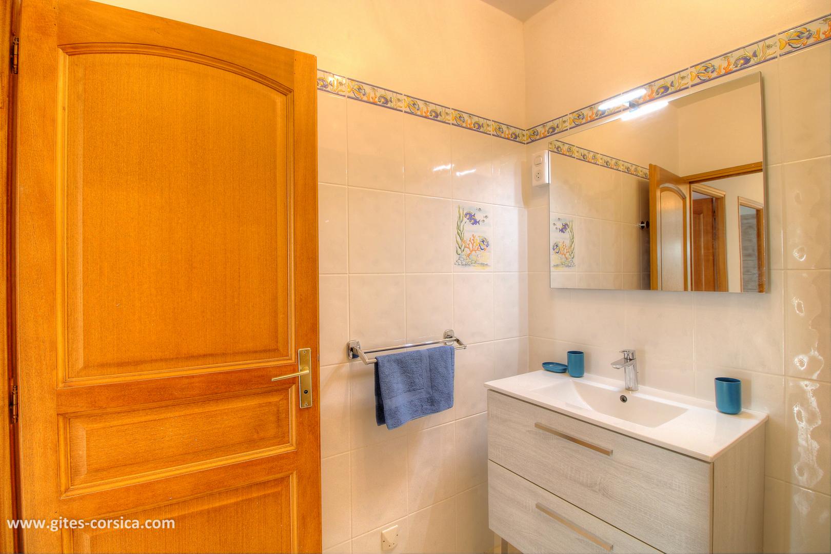 G�te rural � Tiuccia en Corse du Sud 14173 : chambre