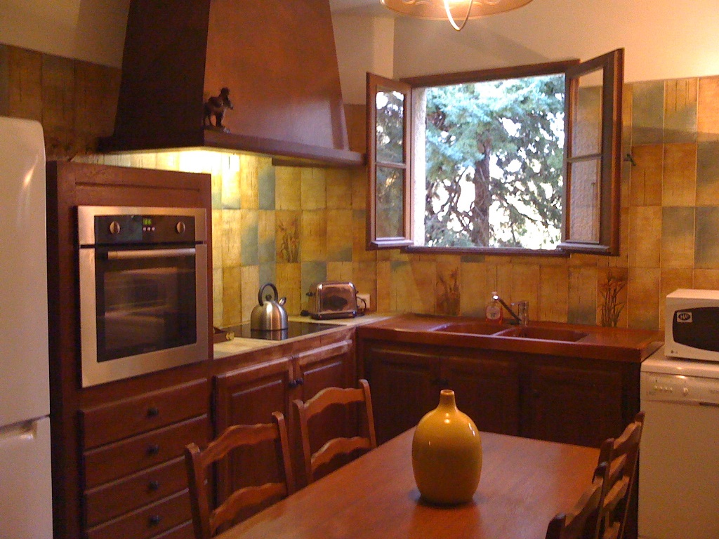 G�te rural � Bastelicaccia en Corse du Sud: cuisine.