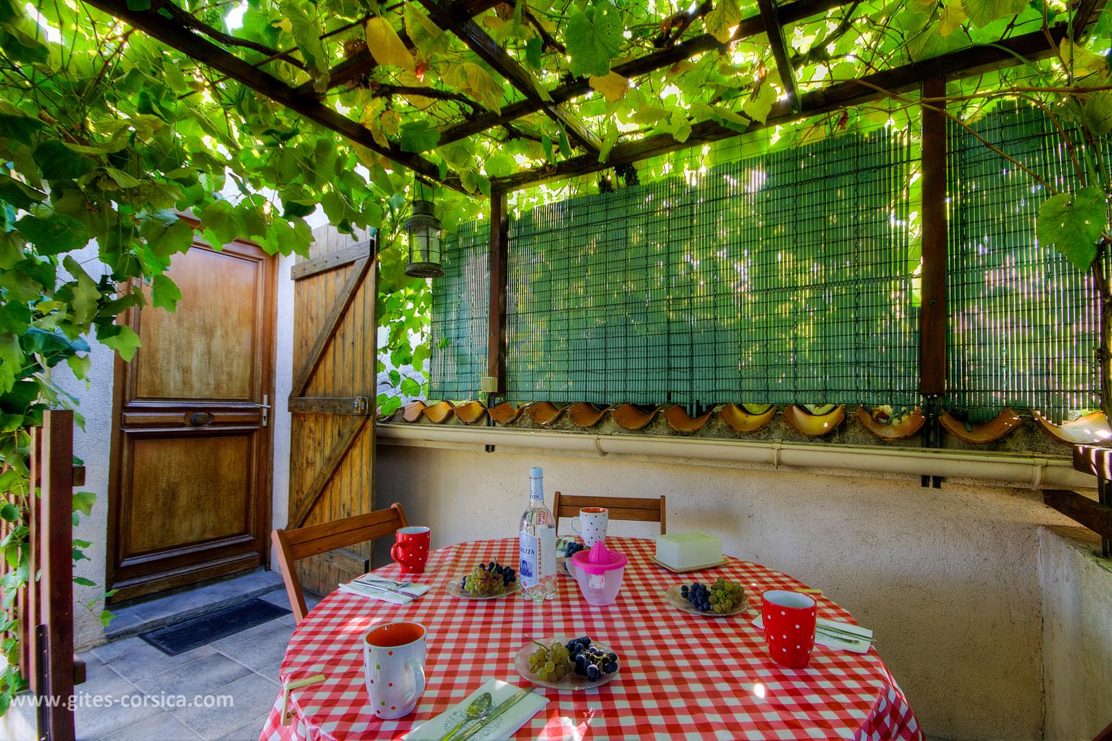 G�te rural � Oletta en Haute Corse : s�jour/cuisine
