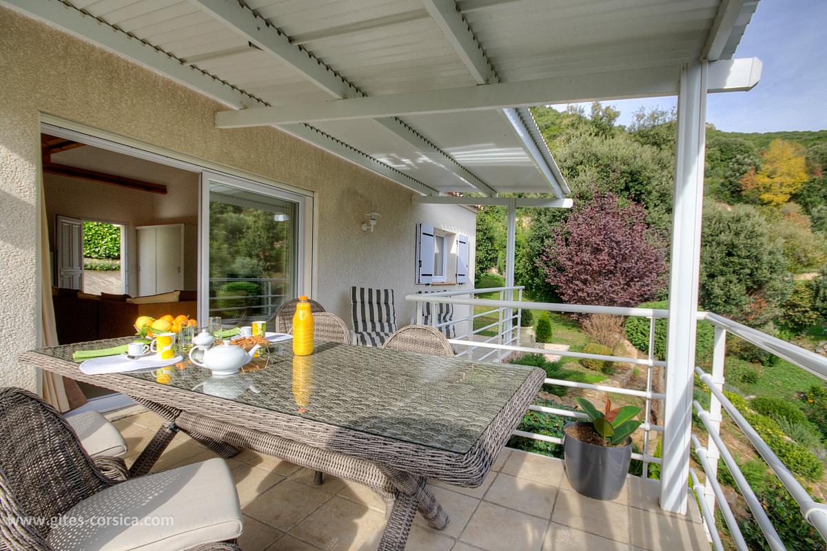 G�te rural � Ocana en Corse : la terrasse