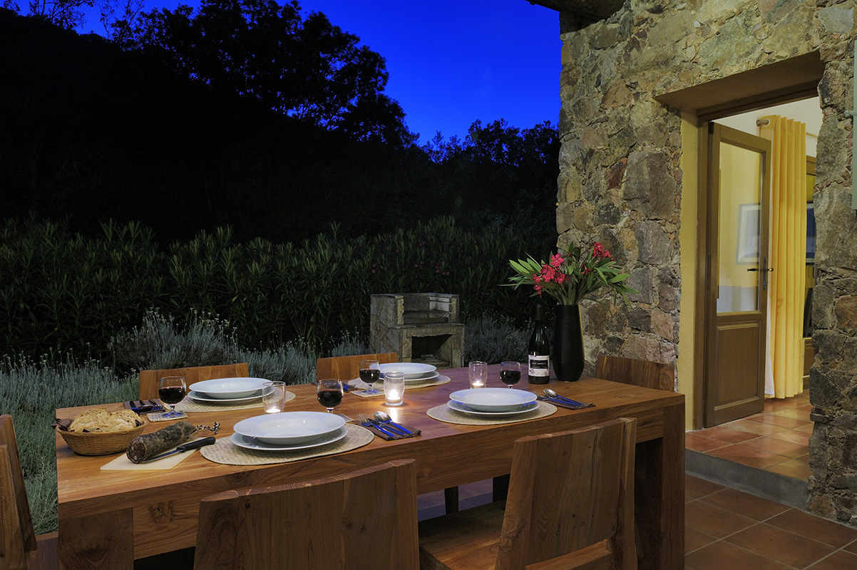 G�te � Serriera en Corse du Sud -20010 : terrasse d�tente