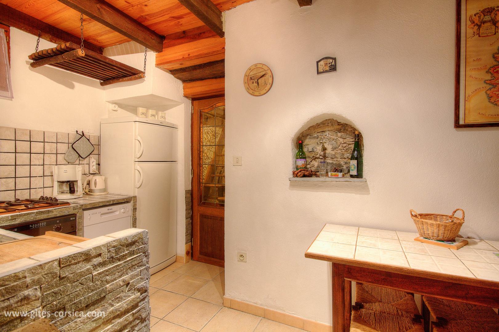 G�te rural � Bisinchi en Corse: une chambre