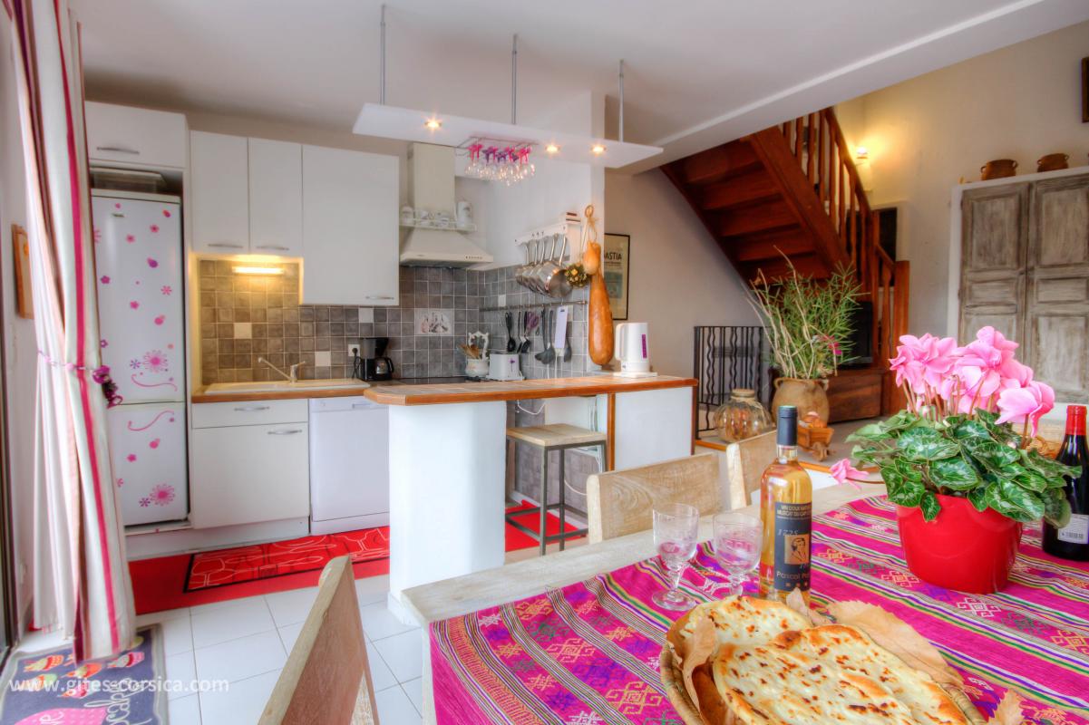 G�te rural � Taglio Isolaccio en Haute Corse: escalier d'acc�s � la mezzanine