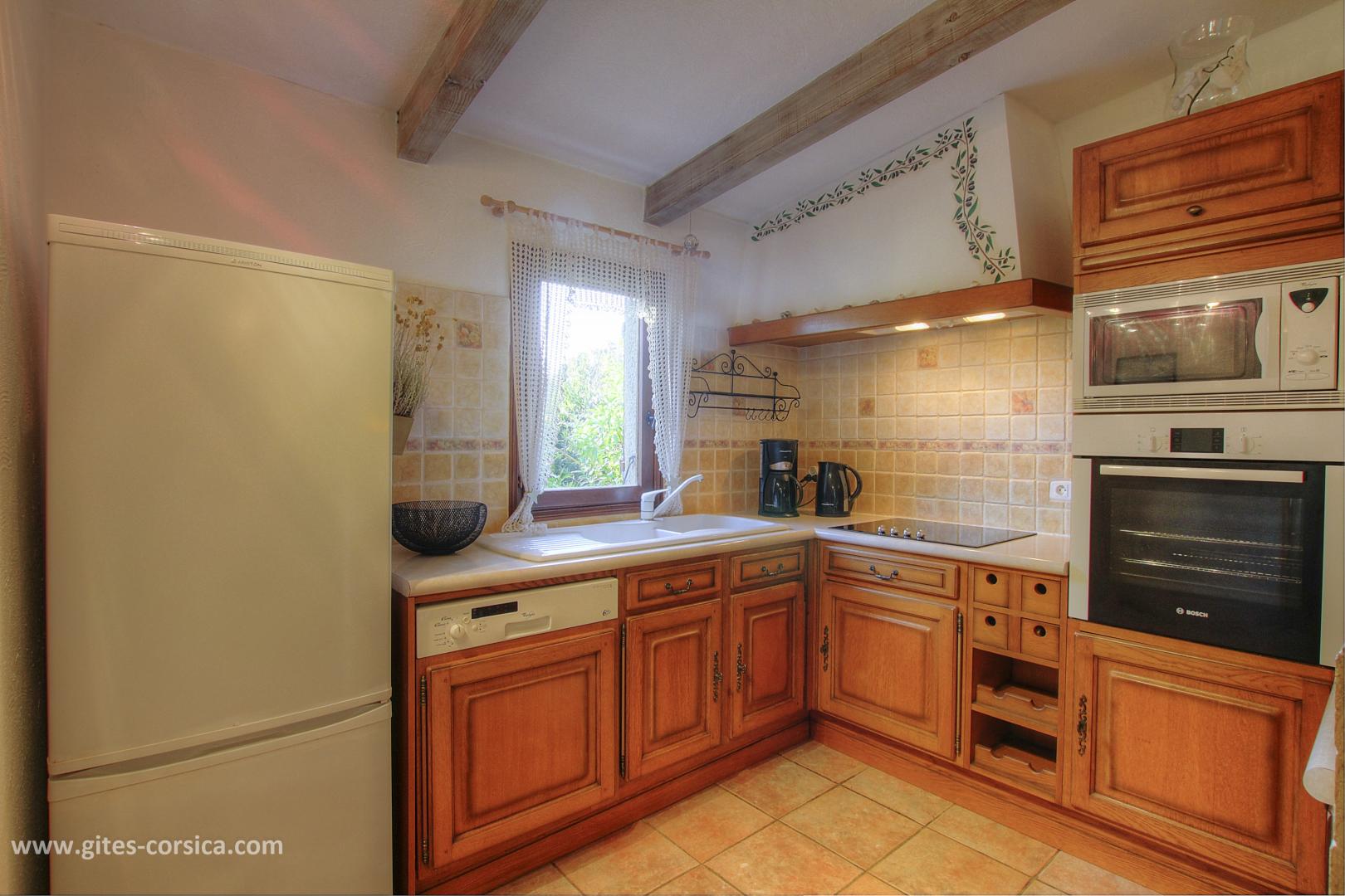 G�te rural � Olmeto en Corse: en contrebas de la terrasse de la chambre