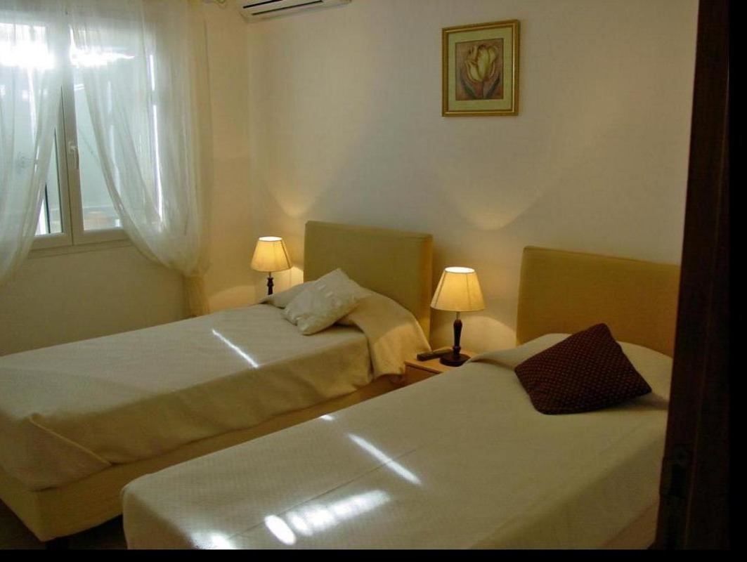 Vous trouverez dans votre chambre outre la t�l�vision DVD, tout le confort possible ainsi que la climatisation r�versible.