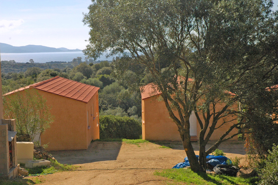 G�te rural � Serra di Ferro en Corse : salle d'eau