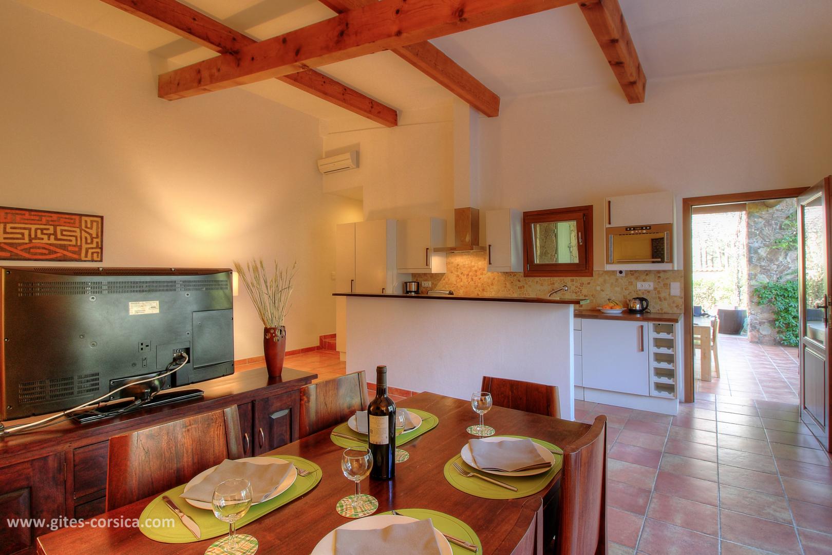 G�te � Serriera en Corse du Sud -20010 : piscine