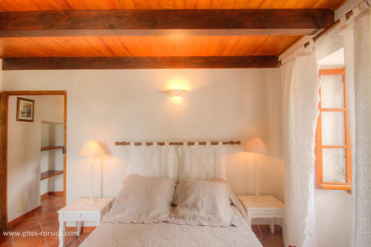 G�te rural � Scata en Corse : chambre suppl�mentaire sous le toit.